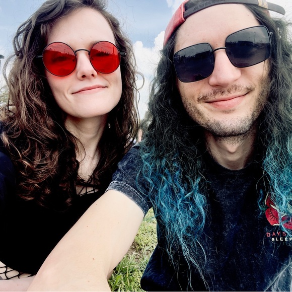 Meet your Posher, Alex - Picture 3 of 4